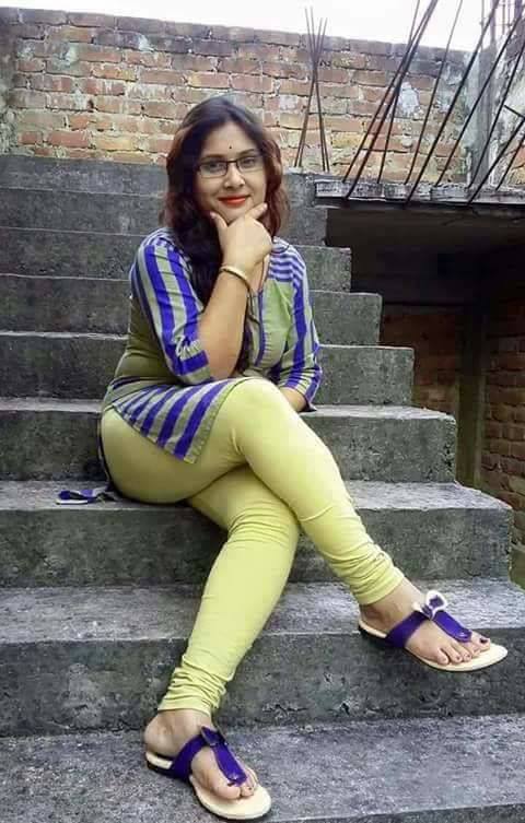 ব্লাউজ ছাড়া ভিজে কাপড় গায়ে শিমু আন্টি-Bangla Choti