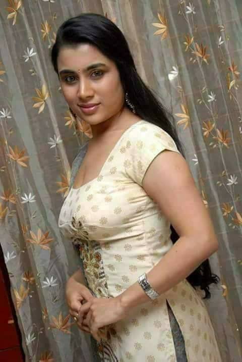 যৌনপিপাসা বিকল্প রাস্তা দিয়ে বের করতে-Bangla Choti