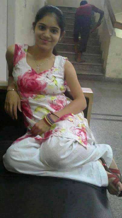টিভির দিকে তাকাতেই নীলা নাইটির ফিতা নামিয়ে-Bangla choti