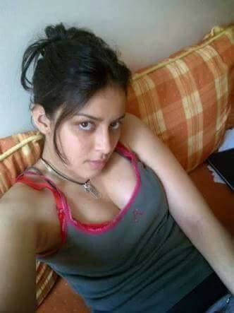 একদম পরিস্কার করে কমানো গুদ-Bangla choti